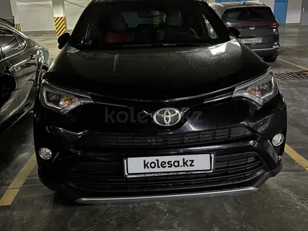 Toyota RAV4 2018 года за 12 100 000 тг. в Астана – фото 2