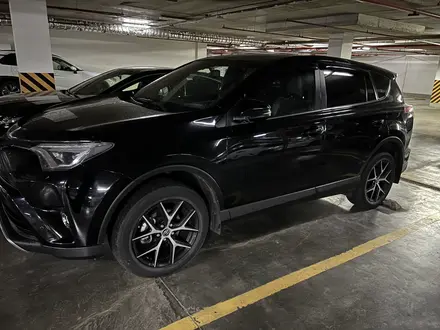 Toyota RAV4 2018 года за 12 100 000 тг. в Астана – фото 3