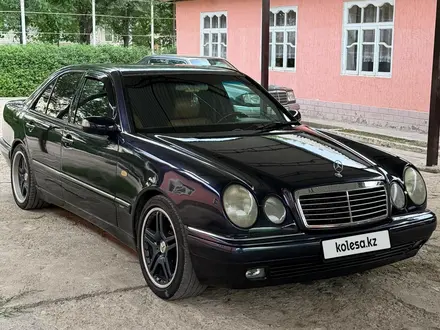 Mercedes-Benz E 320 1997 года за 2 800 000 тг. в Шымкент – фото 2