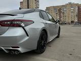 Toyota Camry 2022 года за 15 400 000 тг. в Астана