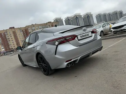 Toyota Camry 2022 года за 15 400 000 тг. в Астана – фото 6