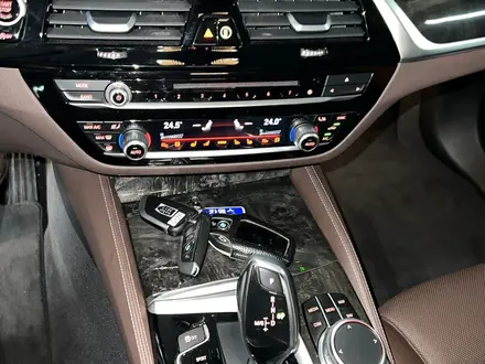 BMW 540 2018 года за 21 797 500 тг. в Алматы – фото 16
