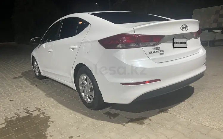 Hyundai Elantra 2017 годаfor7 500 000 тг. в Уральск