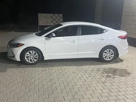 Hyundai Elantra 2017 года за 7 500 000 тг. в Уральск – фото 5