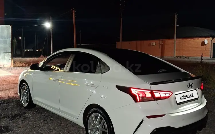 Hyundai Accent 2021 года за 6 999 000 тг. в Актобе