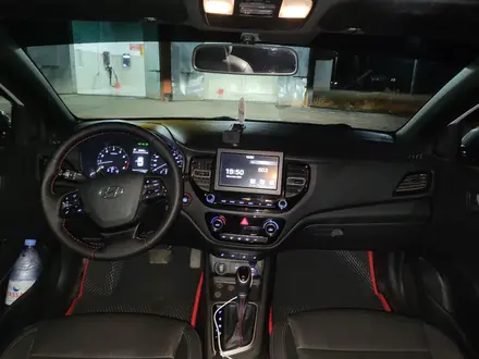 Hyundai Accent 2021 года за 6 999 000 тг. в Актобе – фото 13