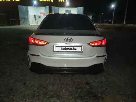 Hyundai Accent 2021 года за 6 999 000 тг. в Актобе – фото 19