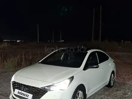 Hyundai Accent 2021 года за 6 999 000 тг. в Актобе – фото 2