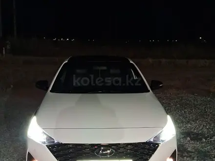 Hyundai Accent 2021 года за 6 999 000 тг. в Актобе – фото 3