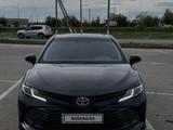 Toyota Camry 2021 года за 18 500 000 тг. в Актобе