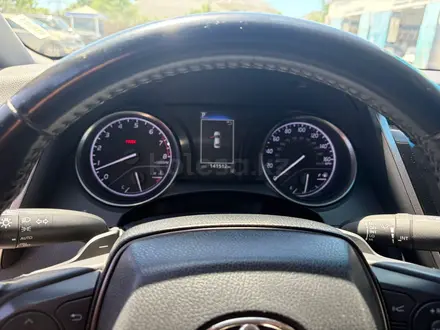 Toyota Camry 2021 года за 13 500 000 тг. в Актау – фото 2