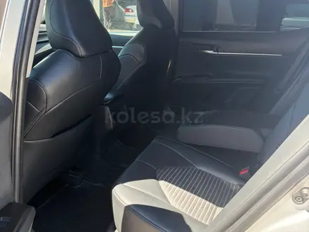 Toyota Camry 2021 года за 13 500 000 тг. в Актау – фото 4