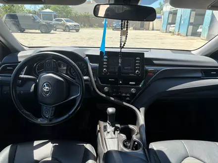 Toyota Camry 2021 года за 13 500 000 тг. в Актау – фото 5