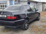 Volkswagen Vento 1997 года за 1 650 000 тг. в Астана – фото 2
