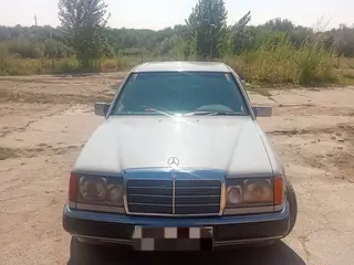 Mercedes-Benz E 230