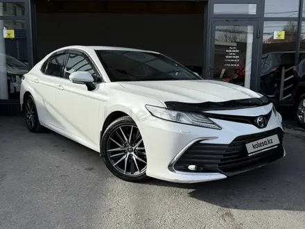 Toyota Camry 2021 года за 17 700 000 тг. в Шымкент