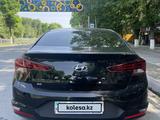 Hyundai Elantra 2018 года за 8 000 000 тг. в Шымкент – фото 5