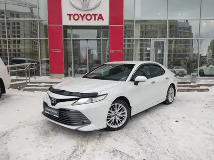 Toyota Camry 2019 года за 13 800 000 тг. в Астана