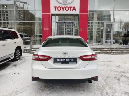 Toyota Camry 2019 года за 13 800 000 тг. в Астана – фото 4