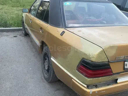 Mercedes-Benz E 230 1992 года за 600 000 тг. в Караганда – фото 4