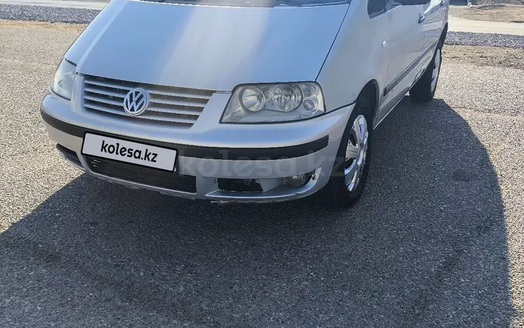 Volkswagen Sharan 2002 годаfor2 200 000 тг. в Байконыр