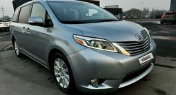 Toyota Sienna 2015 годаfor14 990 000 тг. в Алматы