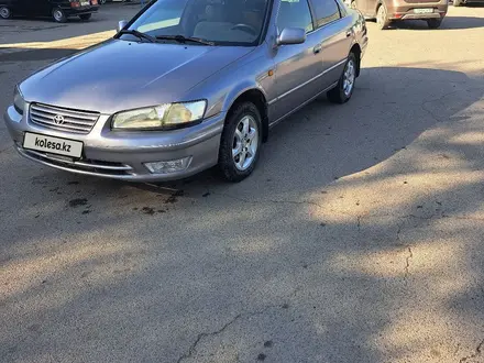 Toyota Camry 1998 года за 2 900 000 тг. в Алматы – фото 11