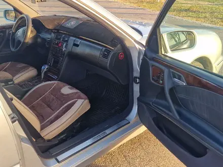 Mercedes-Benz E 320 1999 года за 3 600 000 тг. в Шымкент – фото 11