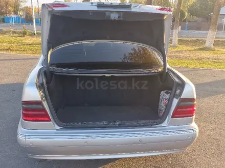 Mercedes-Benz E 320 1999 года за 3 600 000 тг. в Шымкент – фото 13