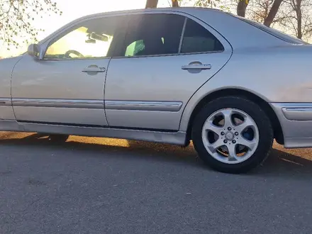 Mercedes-Benz E 320 1999 года за 3 600 000 тг. в Шымкент – фото 7