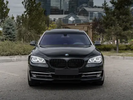 BMW 750 2014 года за 15 000 000 тг. в Алматы – фото 4