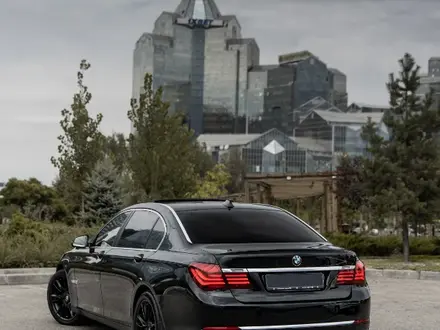 BMW 750 2014 года за 15 000 000 тг. в Алматы – фото 17