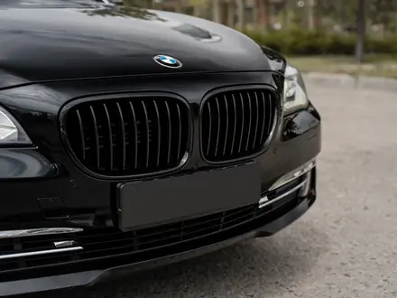 BMW 750 2014 года за 15 000 000 тг. в Алматы – фото 9
