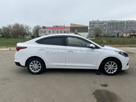 Hyundai Accent 2021 года за 10 100 000 тг. в Уральск – фото 4