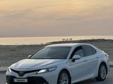 Toyota Camry 2018 года за 12 500 000 тг. в Актау – фото 2