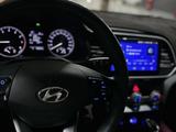 Hyundai Elantra 2019 годаfor7 900 000 тг. в Алматы – фото 4