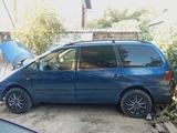 Volkswagen Sharan 1995 года за 1 200 000 тг. в Шымкент – фото 2