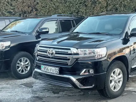 Toyota Land Cruiser 200 в Алматы