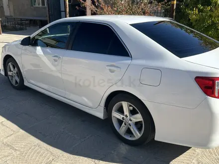 Toyota Camry 2014 года за 5 200 000 тг. в Жанаозен – фото 2