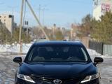 Toyota Camry 2023 года за 17 600 000 тг. в Астана