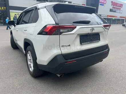 Toyota RAV4 2020 года за 15 500 000 тг. в Алматы – фото 3