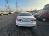 Toyota Camry 2020 года за 12 946 000 тг. в Алматы – фото 2