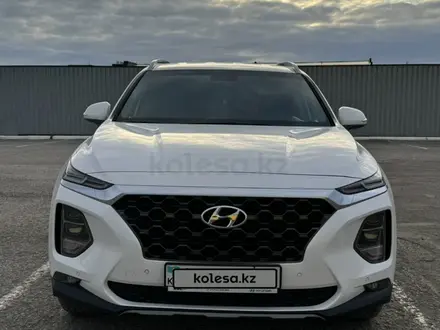 Hyundai Santa Fe 2019 года за 17 000 000 тг. в Актобе – фото 3