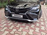 Toyota Camry 2021 года за 14 000 000 тг. в Алматы