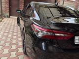 Toyota Camry 2021 года за 14 000 000 тг. в Алматы – фото 2