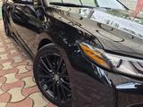 Toyota Camry 2021 года за 14 000 000 тг. в Алматы – фото 3