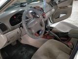 Toyota Camry 2004 годаүшін5 500 000 тг. в Уральск – фото 4