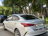 Hyundai Accent 2023 года за 8 100 000 тг. в Петропавловск – фото 2