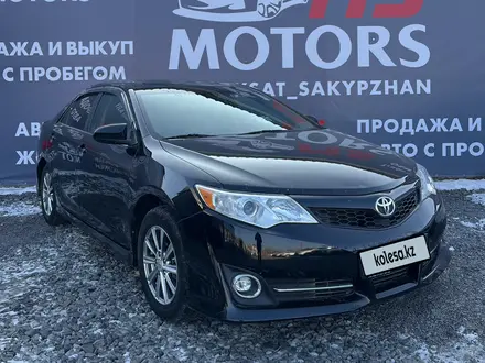 Toyota Camry 2012 года за 7 490 000 тг. в Актобе – фото 2