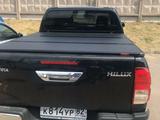 Крышка 3х секционная алюминиевая Toyota Hilux кузов багажник пикап за 360 000 тг. в Астана – фото 3